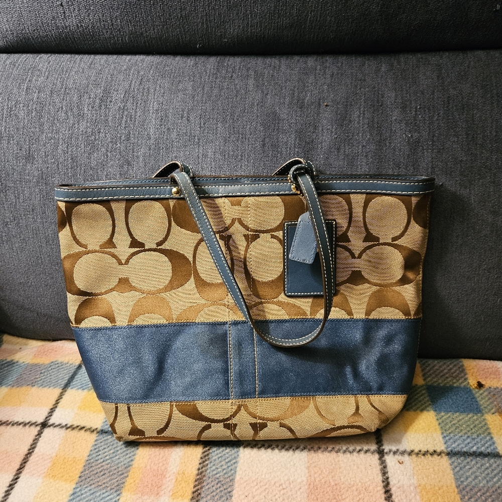Purse - Picture 1 of 3